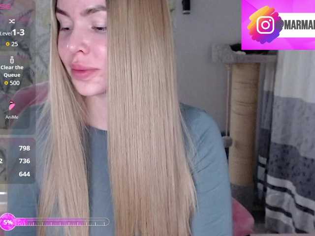 Foxymoxy19's BongaCams show and profile