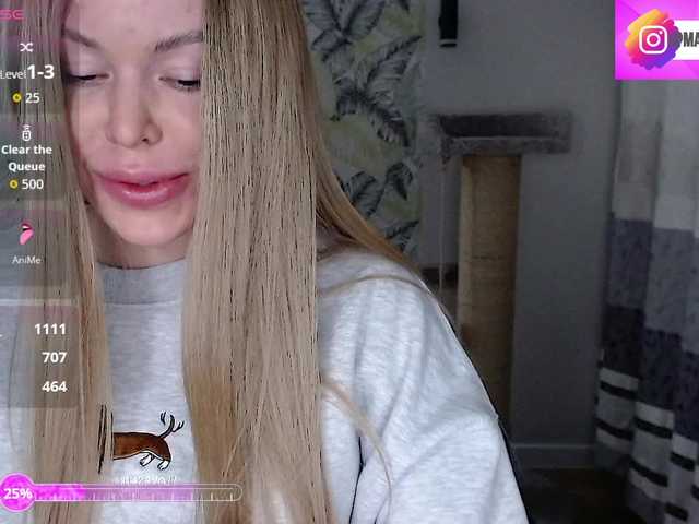 Foxymoxy19's BongaCams show and profile