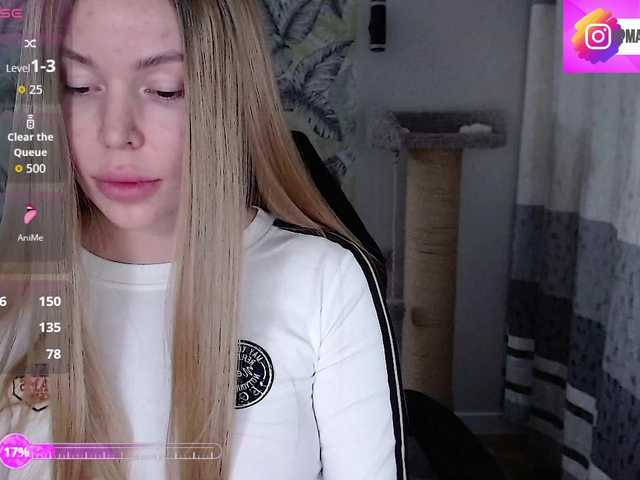 Foxymoxy19's BongaCams show and profile