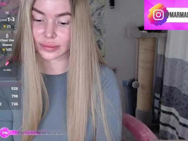 Foxymoxy19's BongaCams show and profile