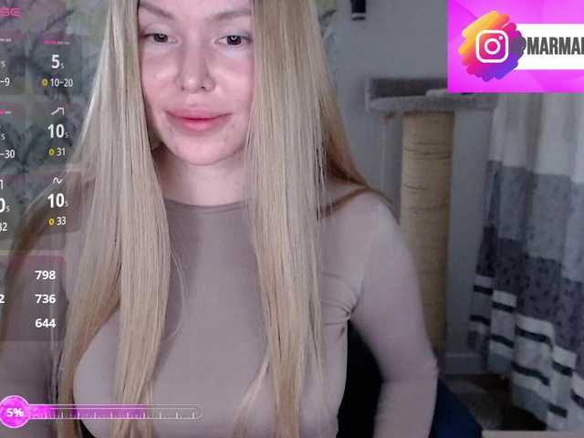 Foxymoxy19's BongaCams show and profile