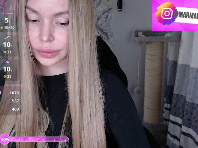 Foxymoxy19's BongaCams show and profile