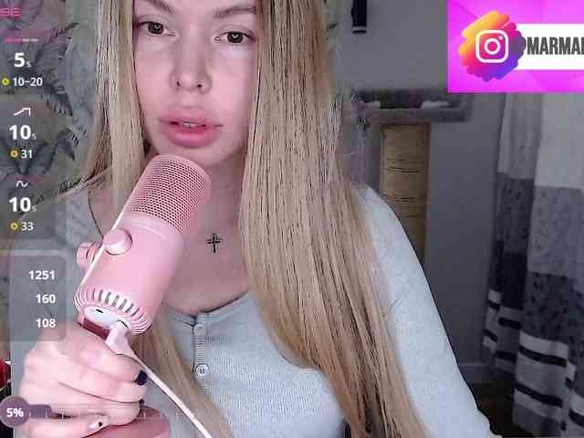 Foxymoxy19 Live Webcam on BongaCams