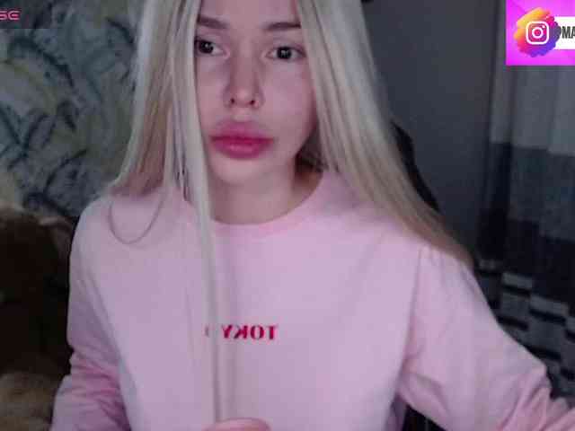 Foxymoxy19 bongacams