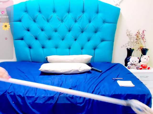 Nayla-Garner's BongaCams show and profile