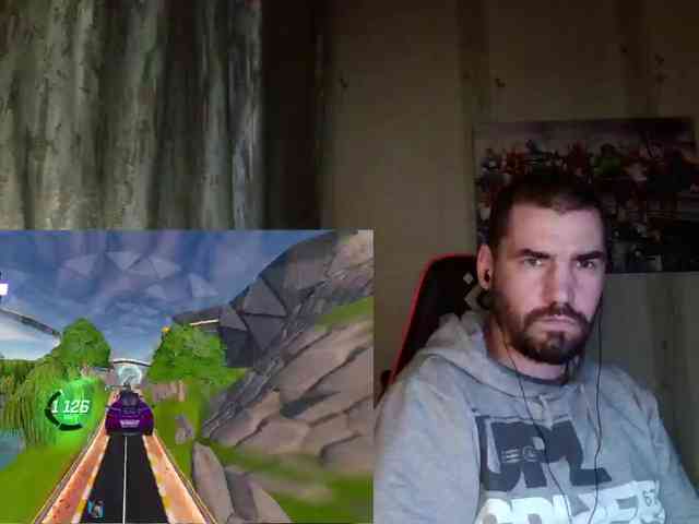 Tvmaxim (37, White Cam Boy) performing Live Sex.