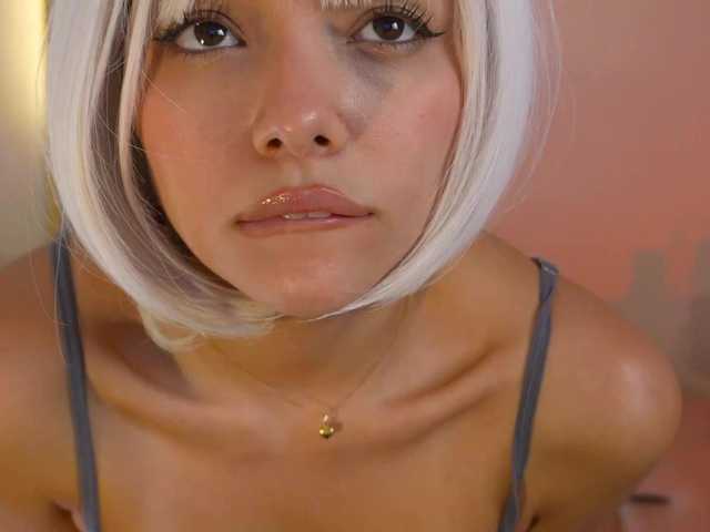 NaomiSainz's BongaCams show and profile