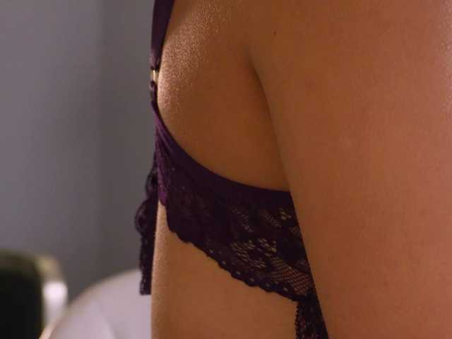 NaomiSainz's BongaCams show and profile