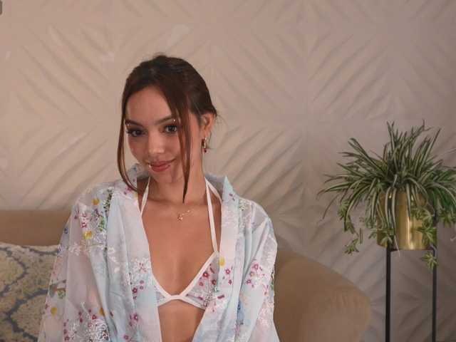 NaomiSainz's BongaCams show and profile