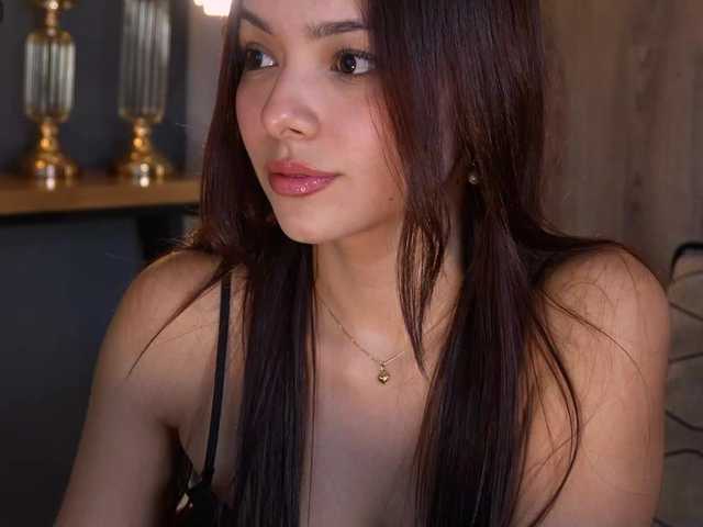 NaomiSainz's BongaCams show and profile