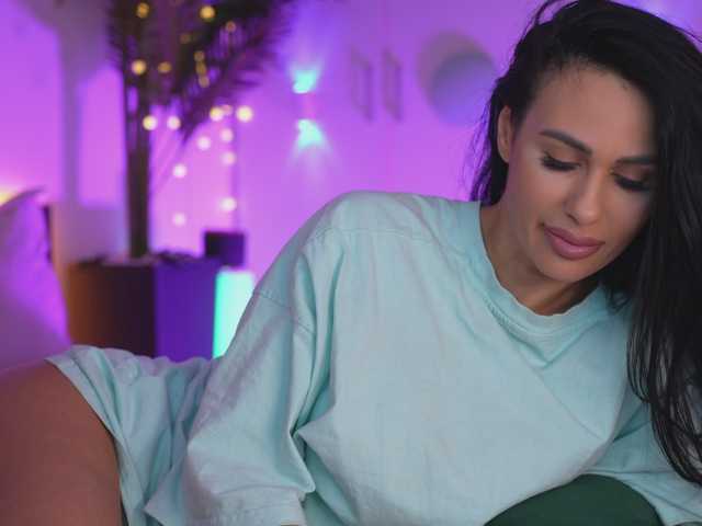 Antoniagold's BongaCams show and profile