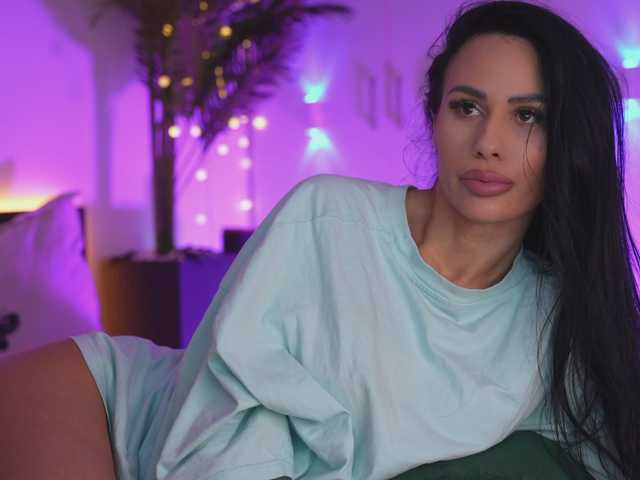 Antoniagold's BongaCams show and profile