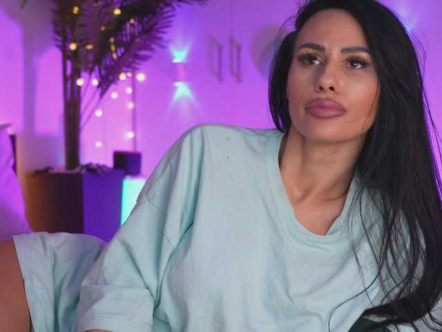 Antoniagold's BongaCams show and profile