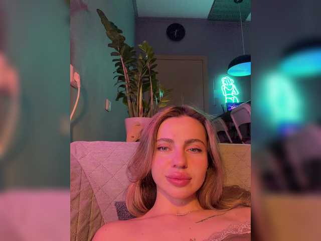 Nataliecroys's BongaCams show and profile