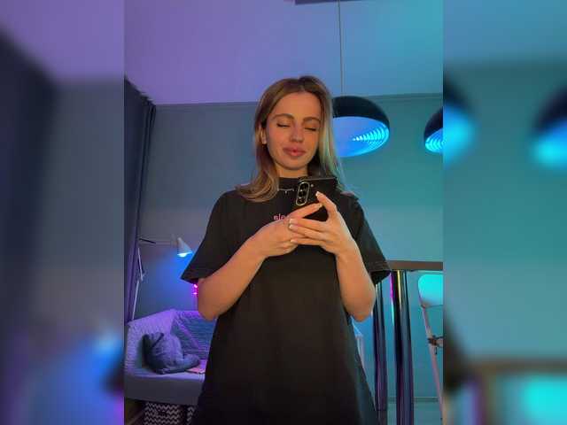 Nataliecroys's BongaCams show and profile