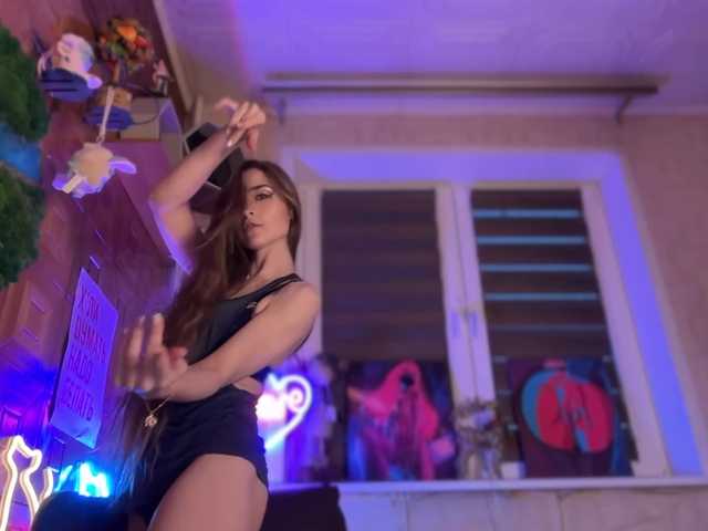 CandyBoom's BongaCams show and profile