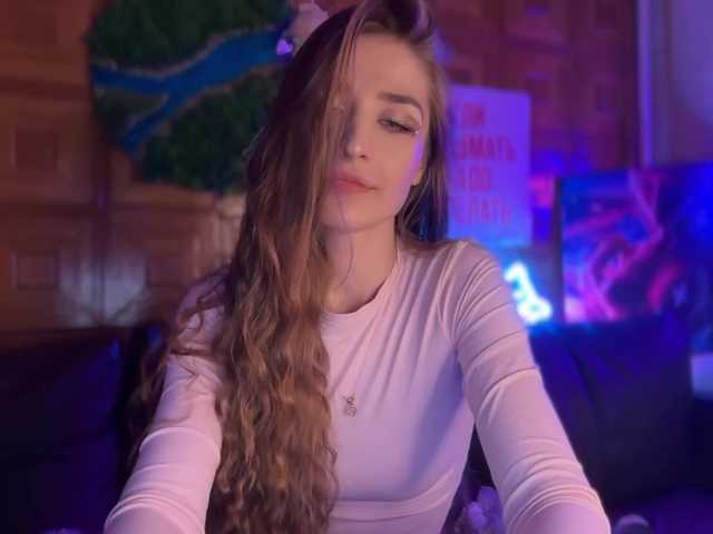 CandyBoom's BongaCams show and profile