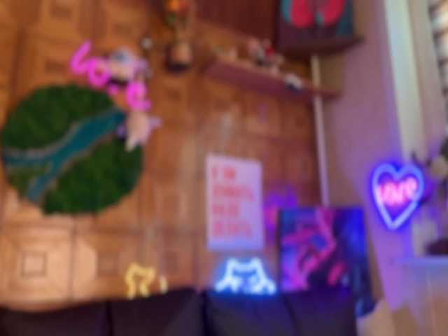 CandyBoom's BongaCams show and profile