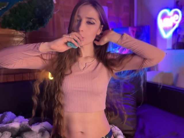 CandyBoom's BongaCams show and profile