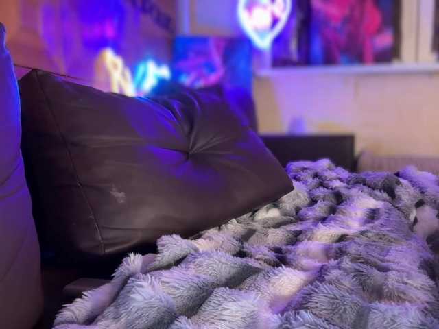 CandyBoom's BongaCams show and profile