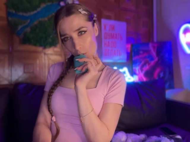 CandyBoom's BongaCams show and profile