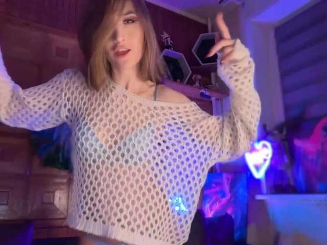 CandyBoom's BongaCams show and profile