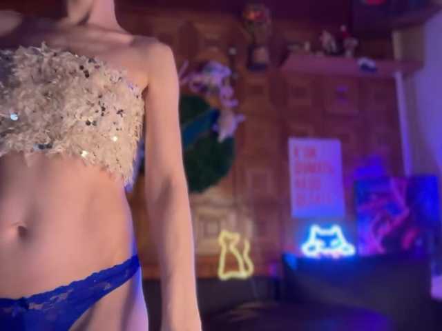 CandyBoom's BongaCams show and profile