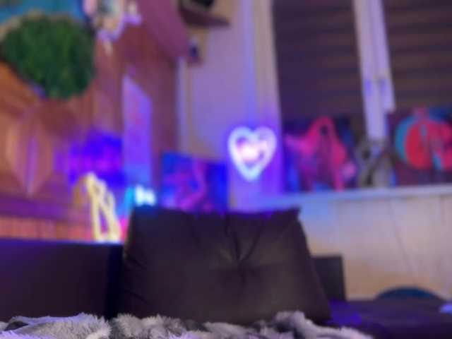 CandyBoom's BongaCams show and profile