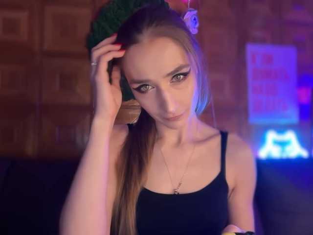 CandyBoom's BongaCams show and profile