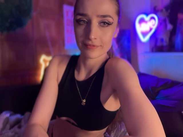 CandyBoom's BongaCams show and profile