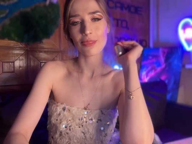 CandyBoom's BongaCams show and profile