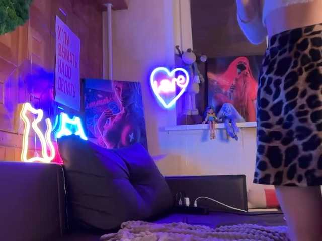 CandyBoom's BongaCams show and profile