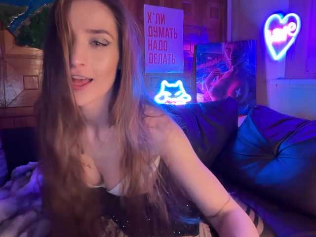 CandyBoom's BongaCams show and profile