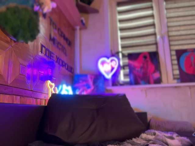 CandyBoom's BongaCams show and profile