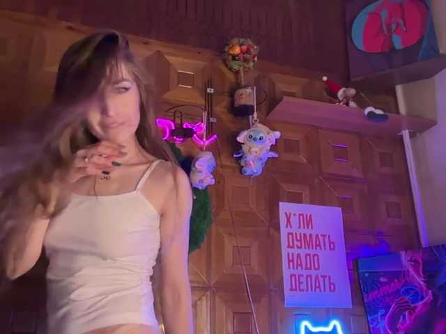 CandyBoom's BongaCams show and profile