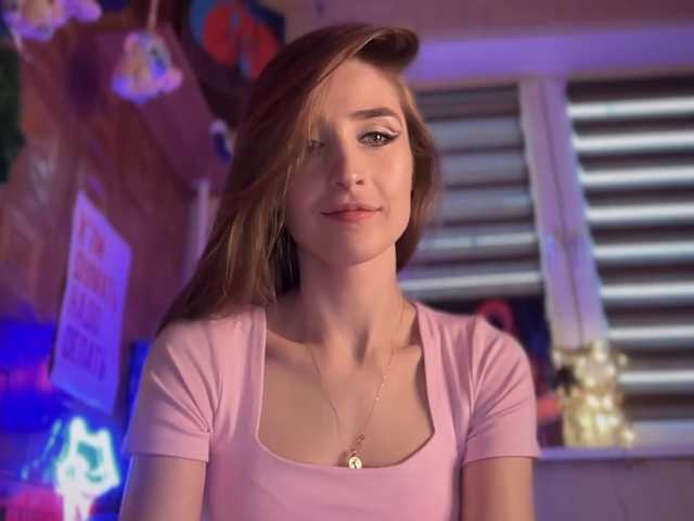 CandyBoom's BongaCams show and profile