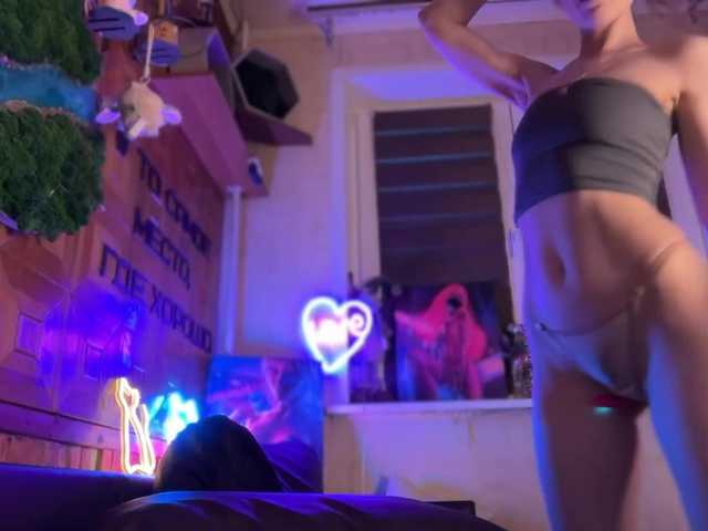 CandyBoom's BongaCams show and profile