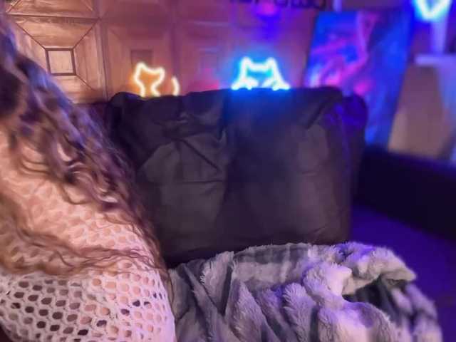 CandyBoom's BongaCams show and profile