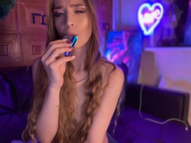 CandyBoom's BongaCams show and profile