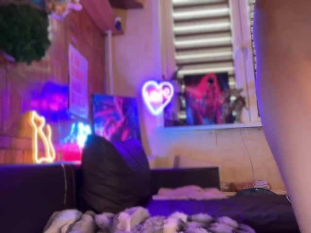 CandyBoom's BongaCams show and profile