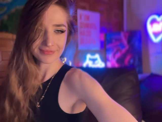 CandyBoom's BongaCams show and profile