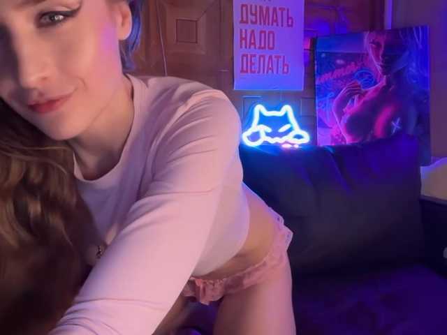 CandyBoom's BongaCams show and profile