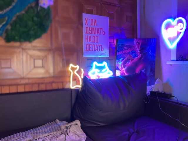 CandyBoom's BongaCams show and profile