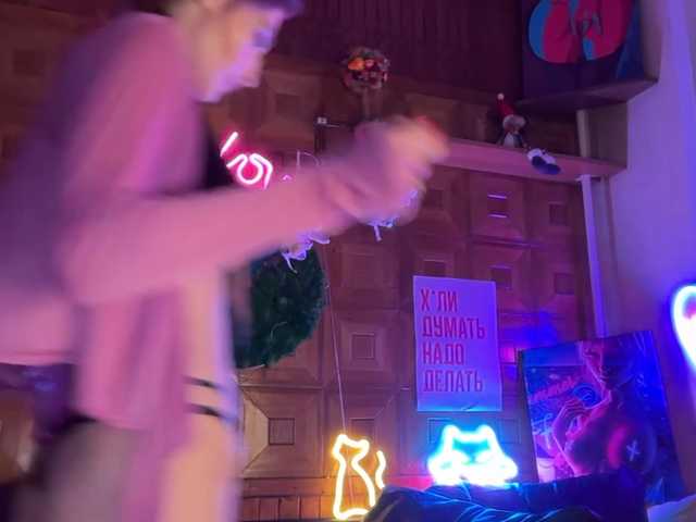 CandyBoom's BongaCams show and profile