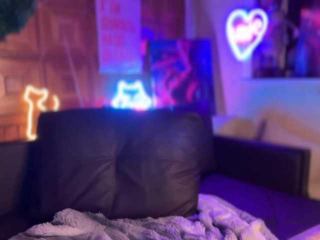 CandyBoom's BongaCams show and profile