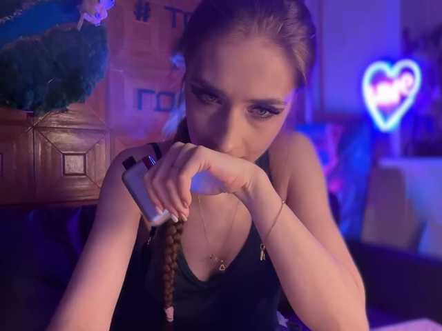 CandyBoom's BongaCams show and profile