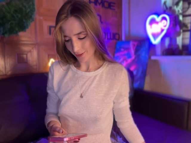 CandyBoom's BongaCams show and profile