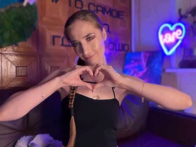 CandyBoom's BongaCams show and profile