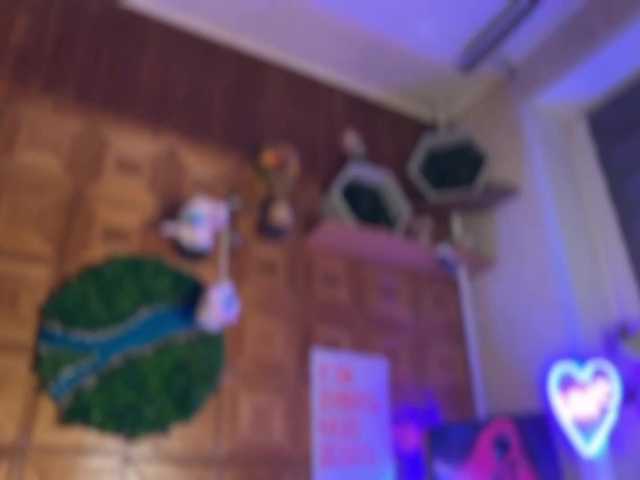 CandyBoom's BongaCams show and profile