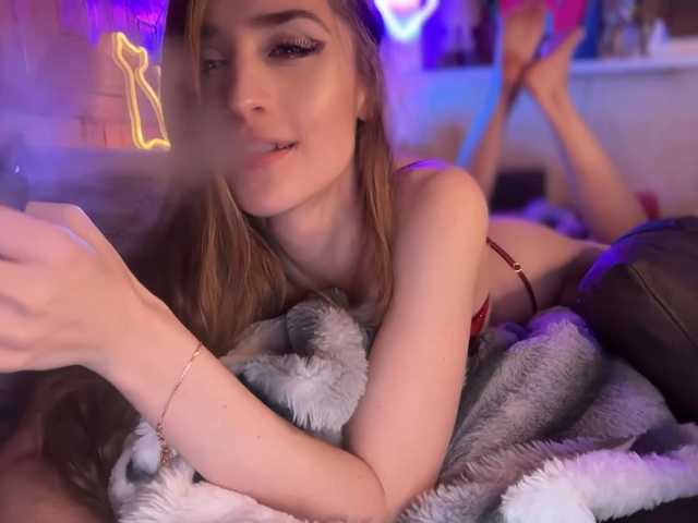 CandyBoom's BongaCams show and profile